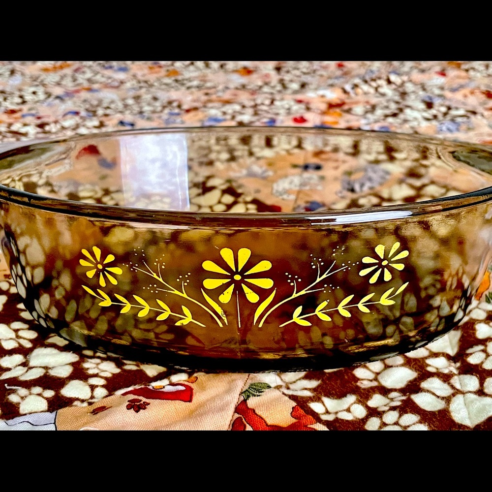Glasbake Amber Oval Casserole Baking Dish, Yellow Daisy Design.